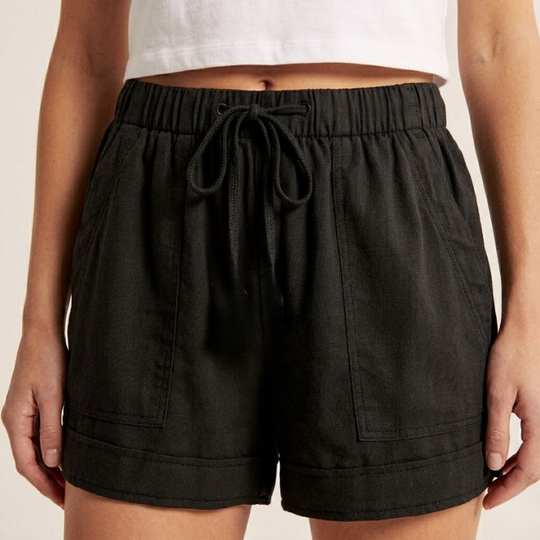 Women's Casual Elastic Waist Shorts — Lightweight Summer Shorts with Pockets